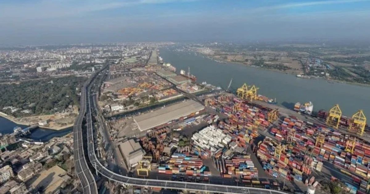 চট্টগ্রাম বন্দরের অচলাবস্থা নিরসনে শ্রমিকদের সঙ্গে নৌ উপদেষ্টার বৈঠক