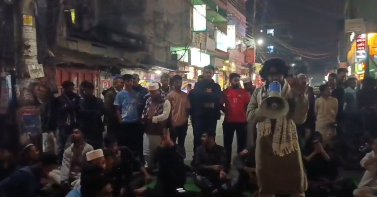 ইনকিলাব মঞ্চের নেতাদের ওপর ‘হামলার প্রতিবাদে’ সড়ক অবরোধ