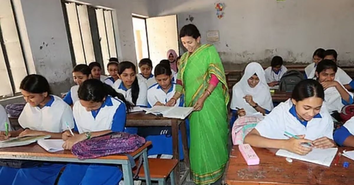 পেশাবহির্ভূত ৩৭ ধরনের কাজ করতে হয় প্রাথমিক শিক্ষকদের: সমীক্ষা