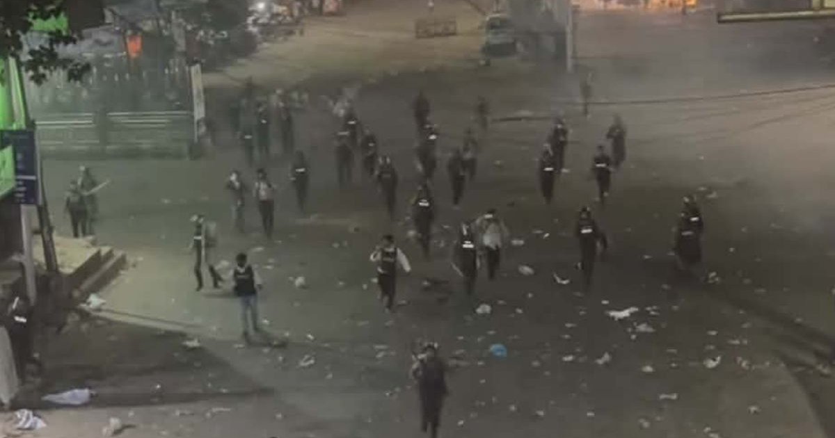 হাদি হত্যার বিচার চাওয়া আন্দোলনরতদের আবারও ধাওয়া পুলিশের