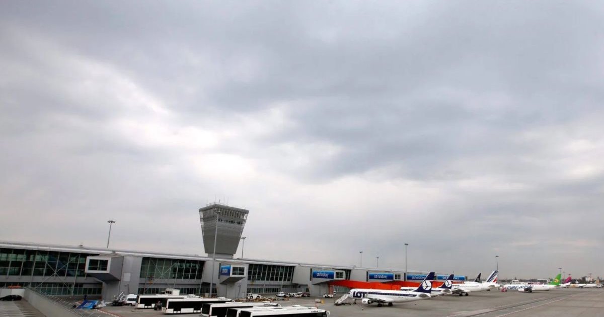 ইউক্রেনে রাশিয়ার হামলা, পোল্যান্ডের দুই বিমানবন্দর বন্ধ ঘোষণা