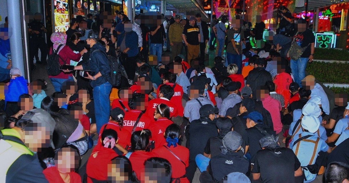 মালয়েশিয়ায় পৃথক অভিযানে বাংলাদেশিসহ ৭৭ জন অবৈধ অভিবাসী আটক