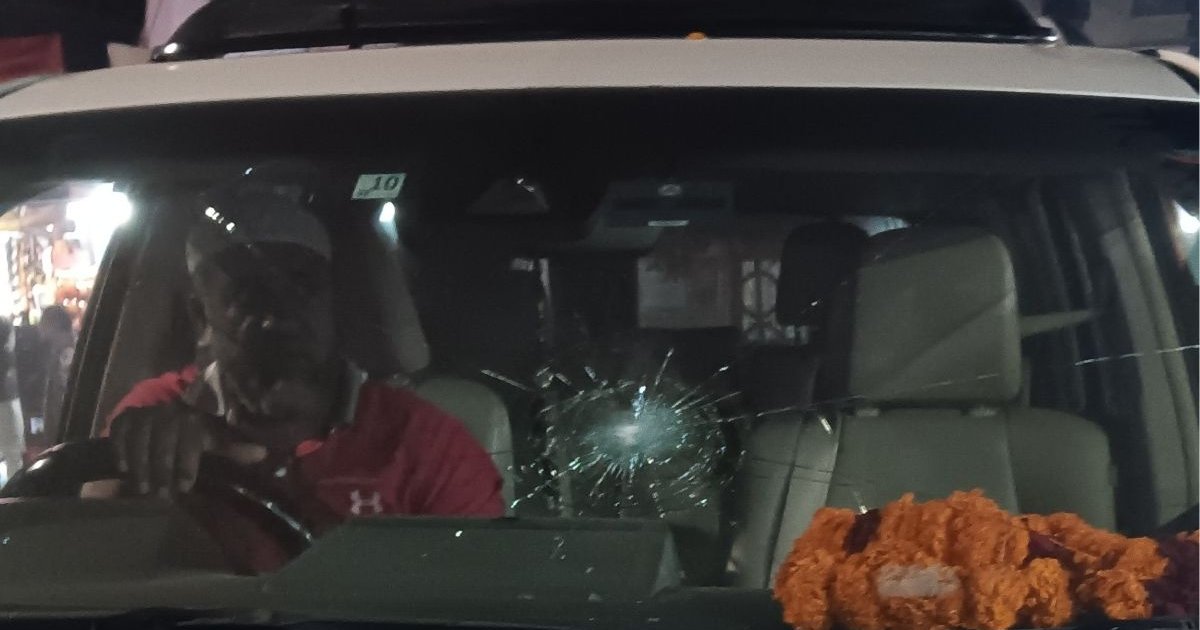 নোয়াখালী-২ আসনে স্বতন্ত্র প্রার্থীর গাড়িতে গুলির অভিযোগ, প্রতিবাদে পাল্টাপাল্টি বিক্ষোভ