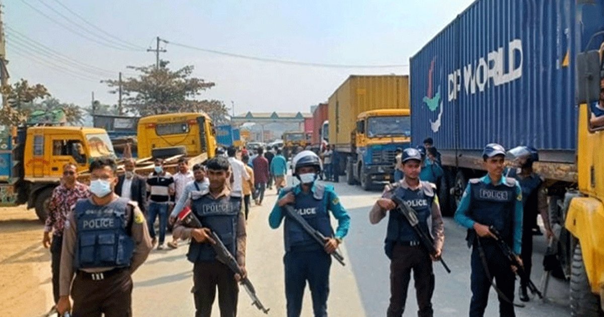 অনির্দিষ্টকালের ধর্মঘটে অচল চট্টগ্রাম বন্দর