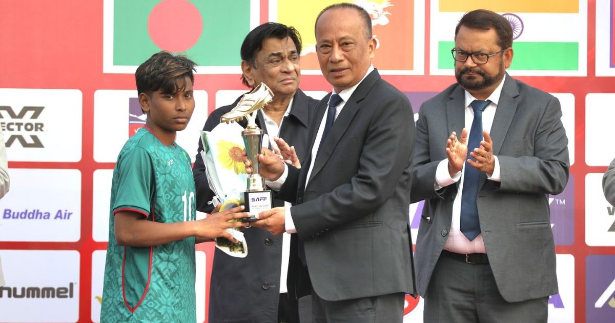 আলপি এখন তার গ্রামের গৌরব