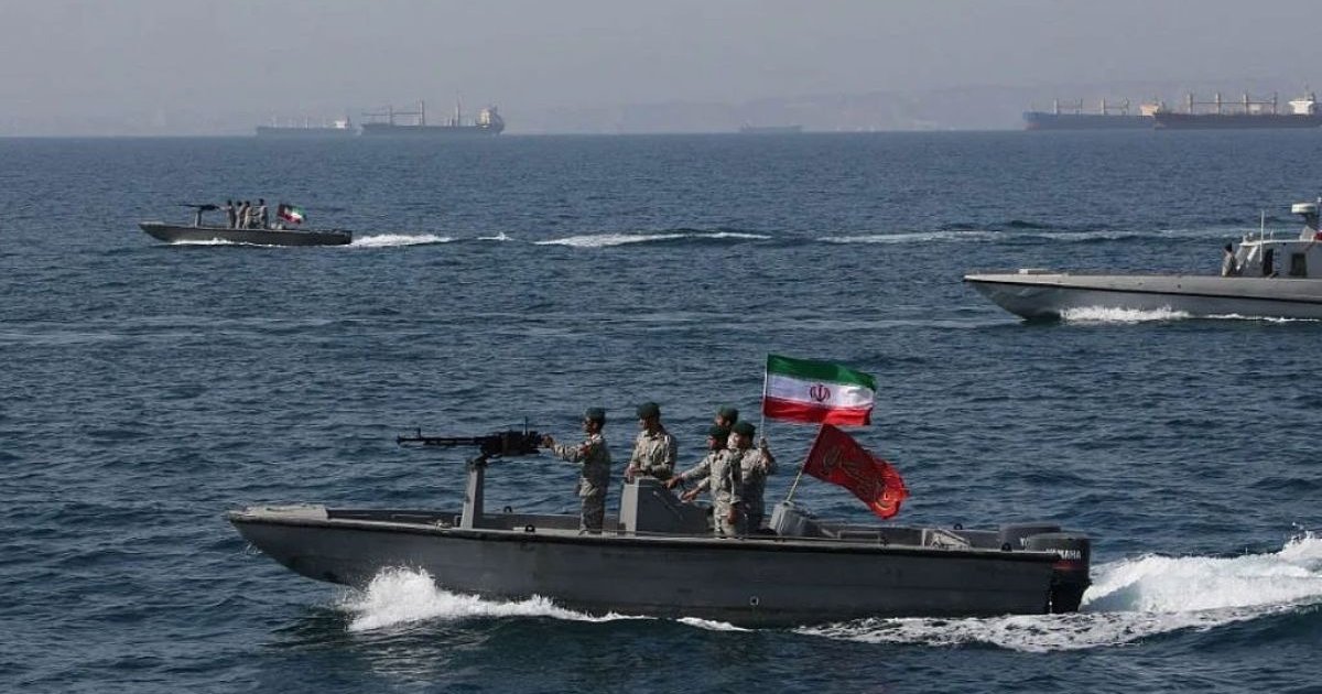 মার্কিন জাহাজগুলোকে ইরানের জলসীমা থেকে দূরে থাকতে বলেছে যুক্তরাষ্ট্র