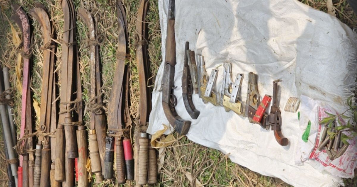 পুকুরে ৮ ঘণ্টা র‍্যাবের বিশেষ অভিযান, বিপুল পরিমাণ অস্ত্র উদ্ধার