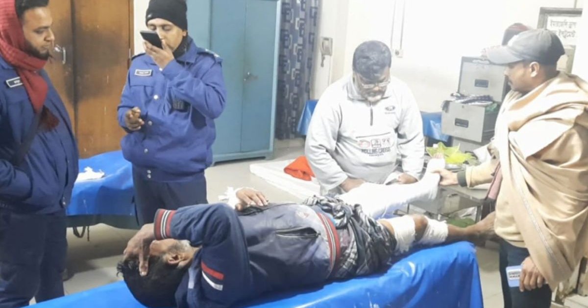 পূর্ব বিরোধের জেরে যুবককে কোপালো দুর্বৃত্তরা