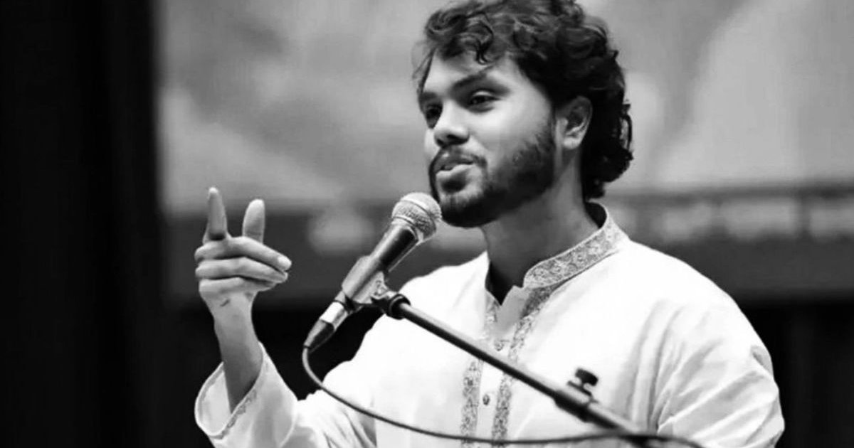 শহীদ ওসমান হাদির স্ত্রীর হাতে ফ্ল্যাটের দলিল তুলে দিলেন প্রধান উপদেষ্টা