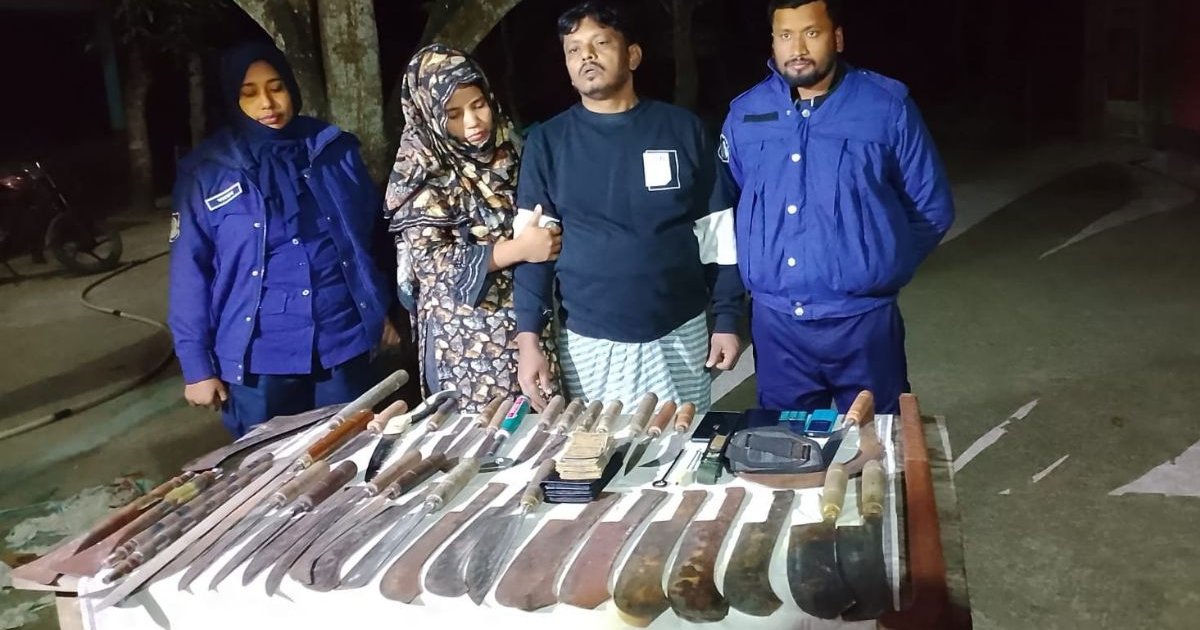 শরীয়তপুরে ৪১টি ধারালো অস্ত্রসহ সাবেক ইউপি চেয়ারম্যান আটক