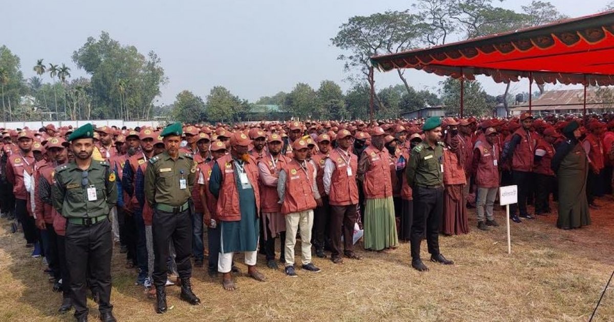 ‘অবৈধভাবে’ নির্বাচনী দায়িত্বে ৩৩০ আনসার, সত্যতা পেয়ে সতর্ক পুলিশ