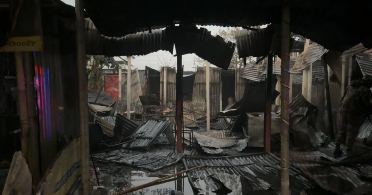 নীলা মার্কেটে আগুন, পুড়ে ছাই ৫ দোকান