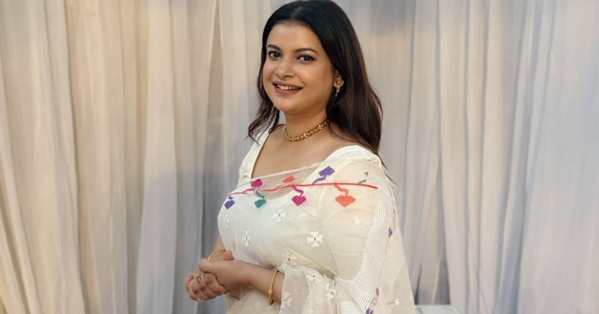 ‘পহেলা ফাল্গুনে শাড়ি পরবো নাকি আবায়া’