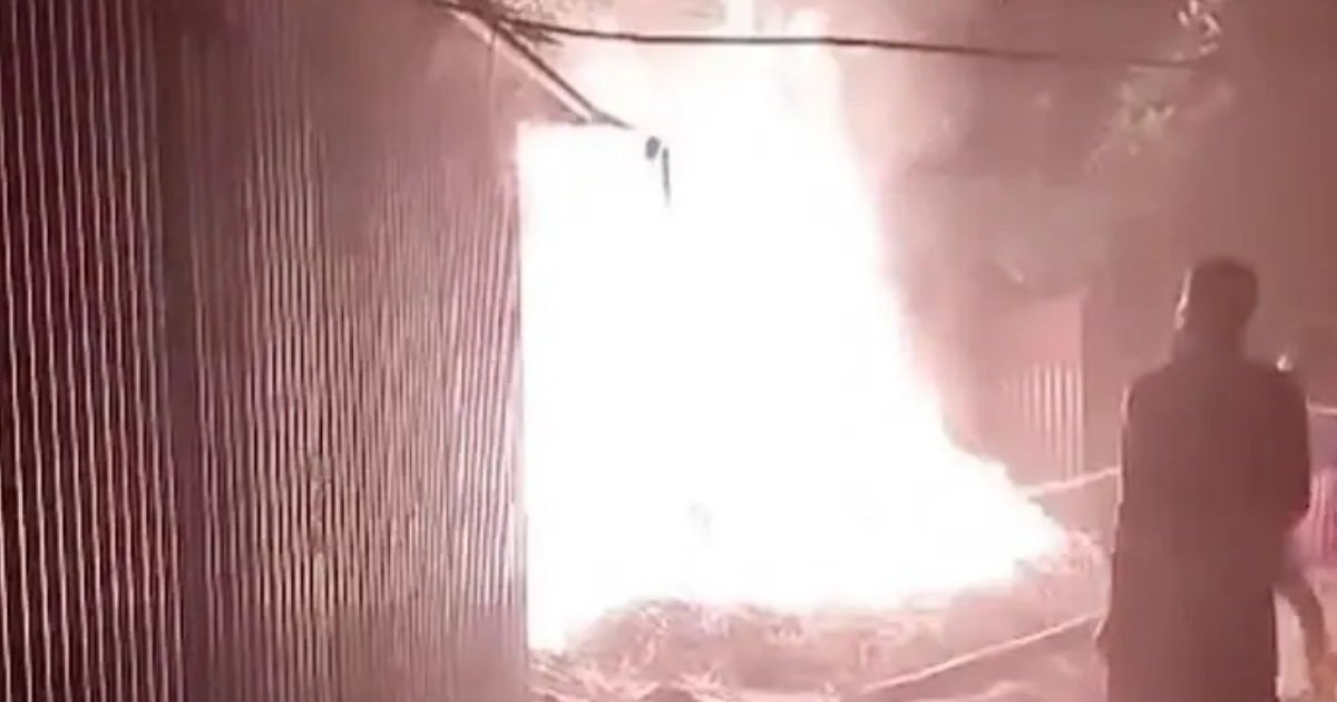 সিরাজগঞ্জে জামায়াত নেতার বাড়িতে অগ্নিসংযোগ, নির্বাচনী ভয়ভীতির অভিযোগ