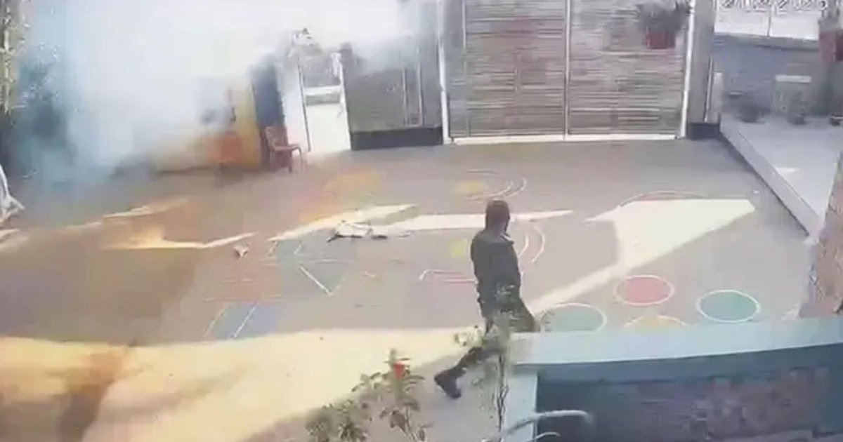 গোপালগঞ্জে ভোটকেন্দ্রে ককটেল বিস্ফোরণে শিশুসহ ২ আনসার সদস্য আহত