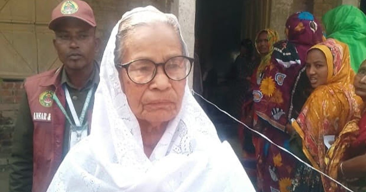 ‘আপনার ভোট দেওয়া হয়ে গেছে’ শুনে কান্নায় ভেঙে পড়লেন নুরজাহান বেগম