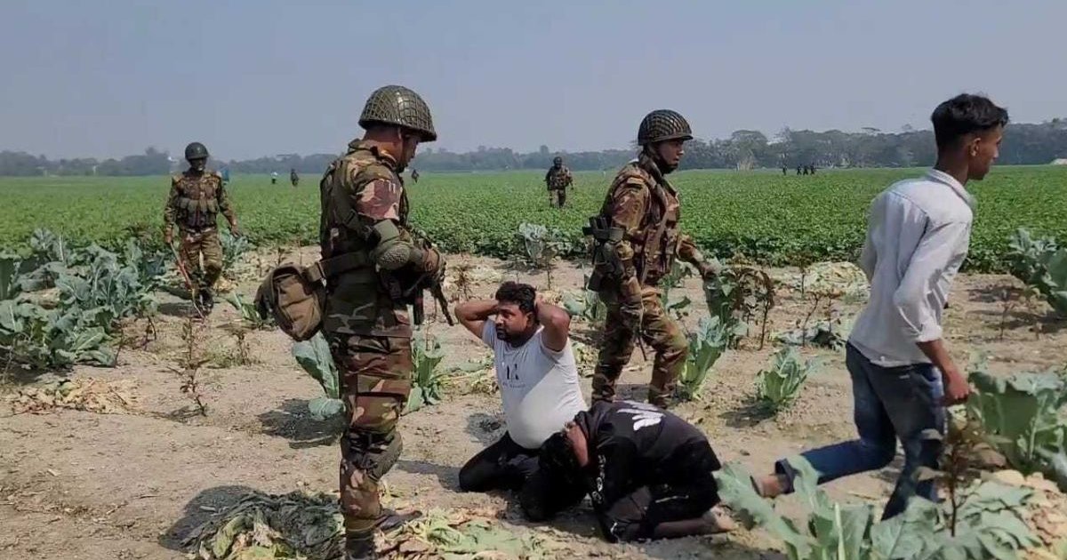 মুন্সীগঞ্জে ভোটকেন্দ্রে ককটেল বিস্ফোরণ, আটক ৫