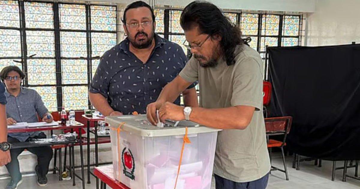 ভোট দিয়ে জেমস বললেন, দেশে যেন শান্তি আসে