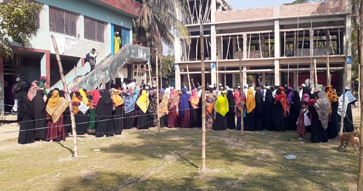 পটুয়াখালীতে জাল ভোট ও গোপন কক্ষে ছবি তোলার অভিযোগে আটক ৩