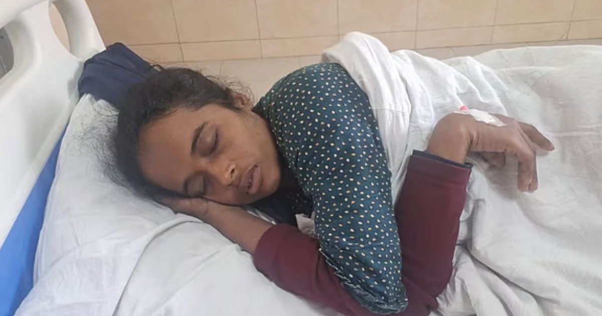 রাজশাহীতে ভোটকেন্দ্রের সামনে চড়থাপ্পড়ে আহত নারী প্রার্থী হাসপাতালে, মামলা নেয়নি পুলিশ