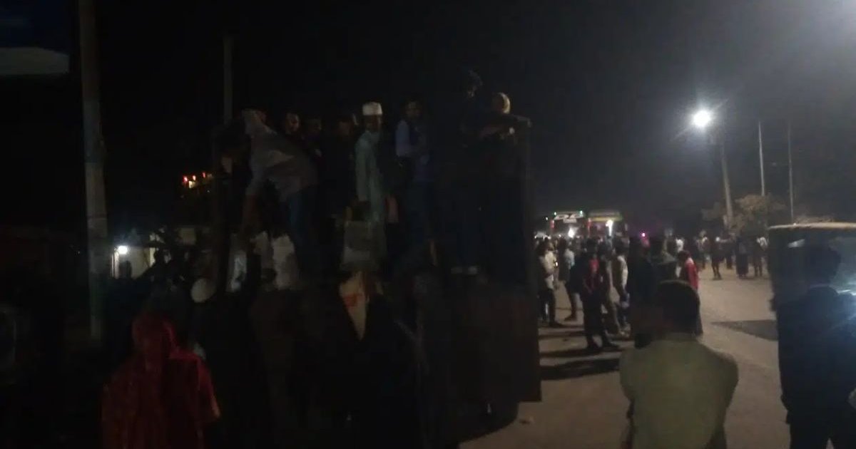 বাড়তি ভাড়ায় মিলছে না গাড়ি, চরম ভোগান্তিতে সহস্রাধিক যাত্রী