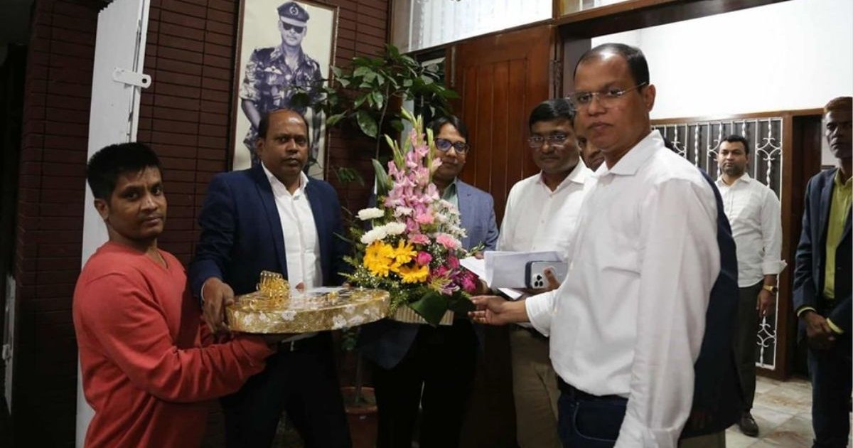 তারেক রহমানকে ফুল ও মিষ্টি পাঠিয়েছেন মমতা