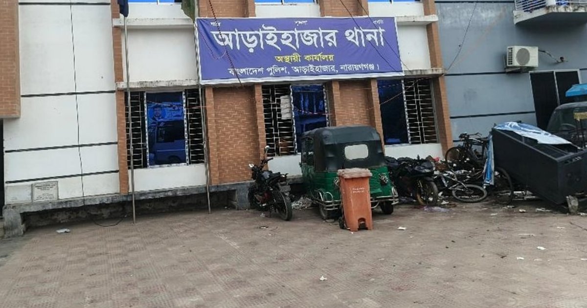 অস্ত্র ঠেকিয়ে ছিনতাইচেষ্টার অভিযোগে ২ তরুণকে গণপিটুনি, পিস্তল-গুলি উদ্ধার