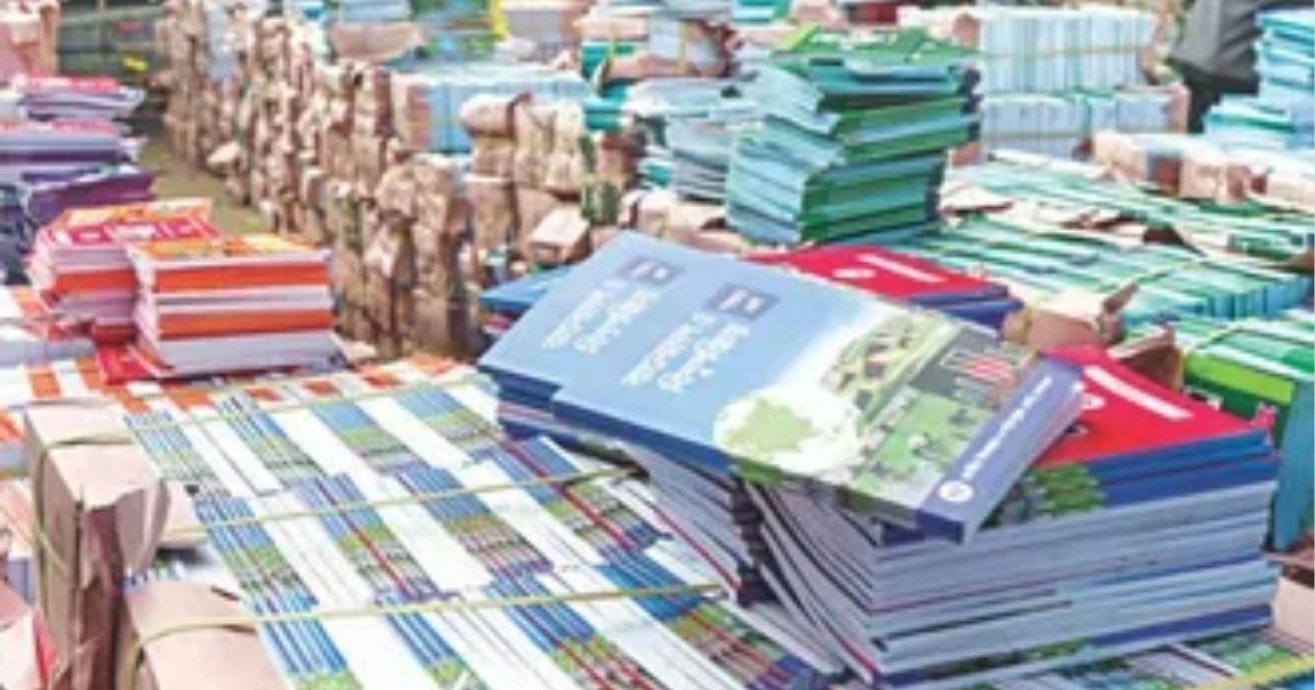 ৩৭ দিনের মাথায় মাধ্যমিকের শতভাগ পাঠ্যবই বিতরণ