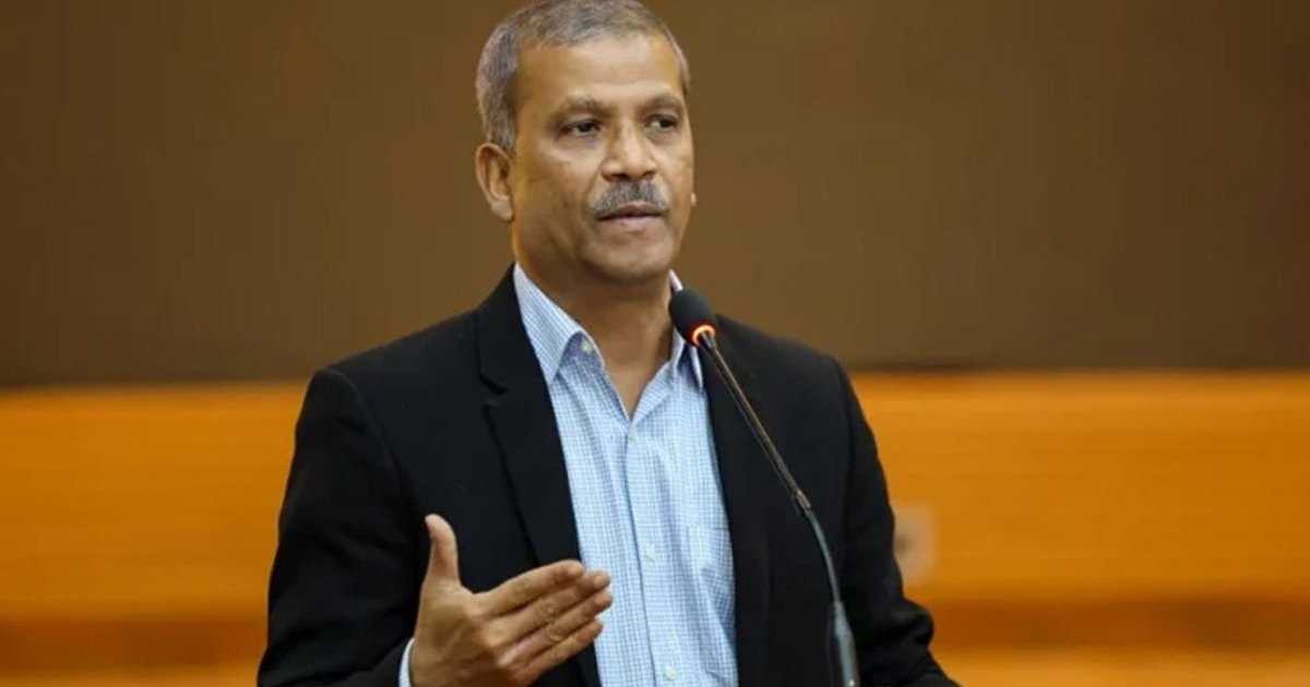 সংবাদ সম্মেলনে আসছেন উপদেষ্টা আসিফ নজরুল