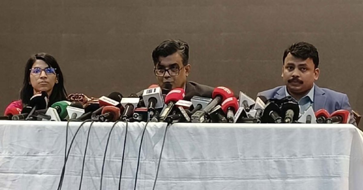 জাতীয় পতাকাবাহী গাড়িতে শপথে যাবেন উপদেষ্টারা, ফেরার সময় থাকবে না পতাকা 