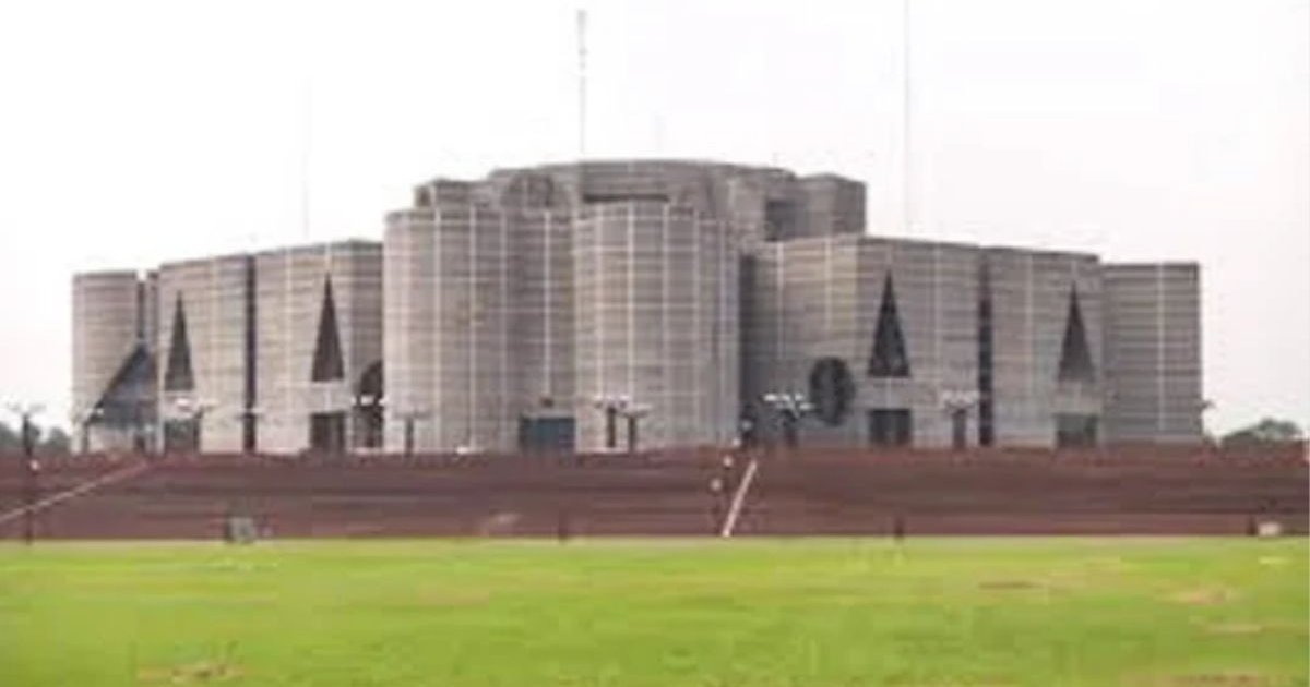 মন্ত্রিসভার শপথ সংসদের খোলা আকাশের নিচে