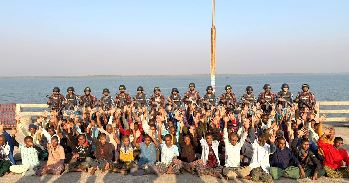 আরাকান আর্মির হেফাজতে থাকা ৭৩ জেলে ফিরলো দেশে