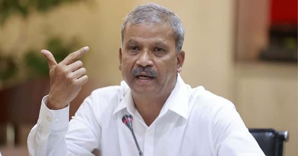 আসিফ নজরুল কী করেছে?