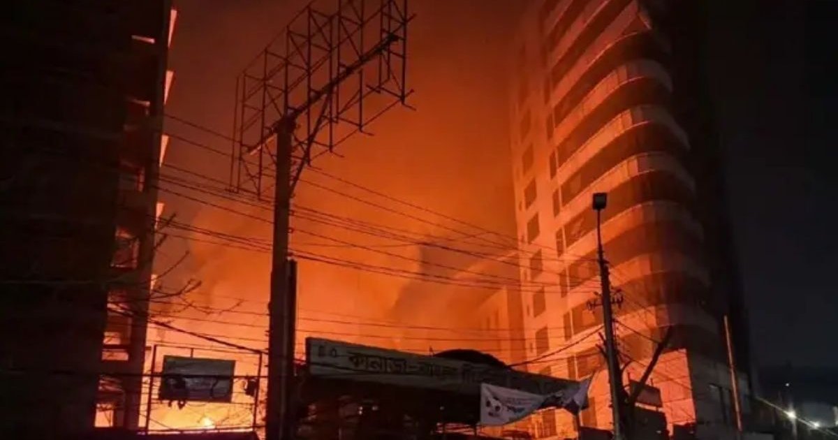 কারওয়ান বাজার টিসিবি ভবনের পাশে আগুন, নিয়ন্ত্রণে ৫ ইউনিট