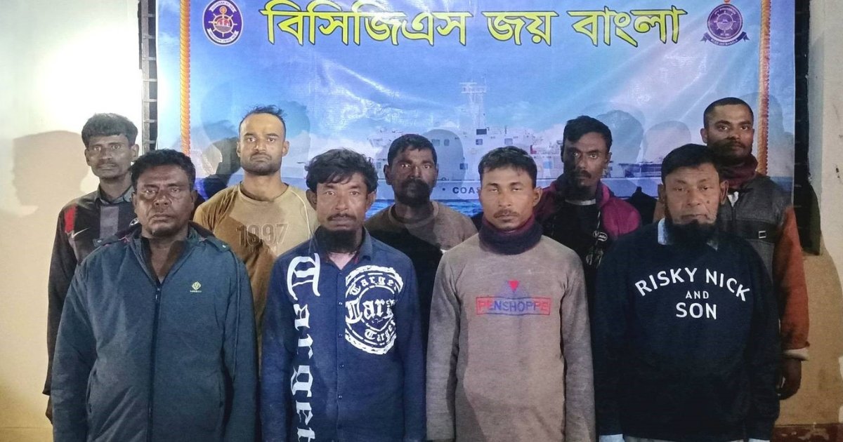 গভীর সমুদ্রে ভাসতে থাকা ৯ জেলেকে উদ্ধার করলো কোস্টগার্ড