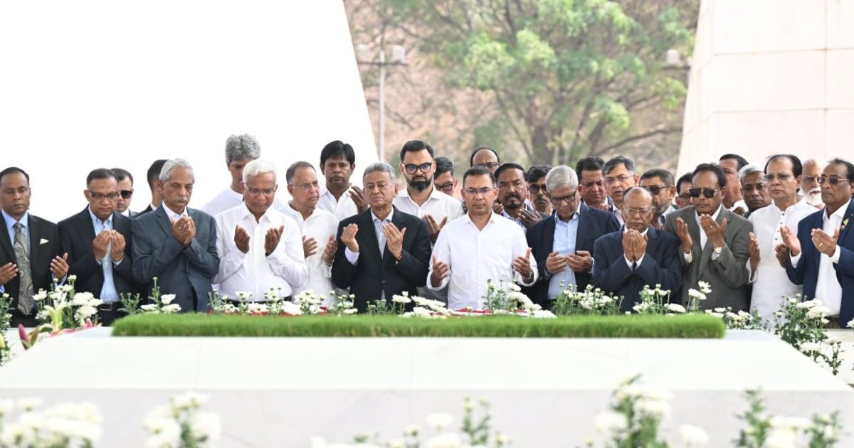 শহীদ প্রেসিডেন্ট জিয়াউর রহমান ও সাবেক প্রধানমন্ত্রী খালেদা জিয়ার কবরে প্রধানমন্ত্রীর শ্রদ্ধা