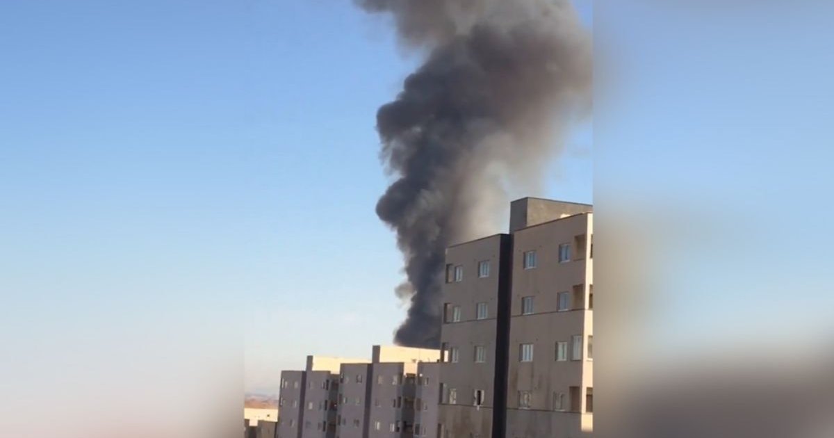 ইরানে সামরিক স্থাপনা অঞ্চলে ধোঁয়ার কুণ্ডলী, দেখা যাচ্ছে অনেক দূর থেকে