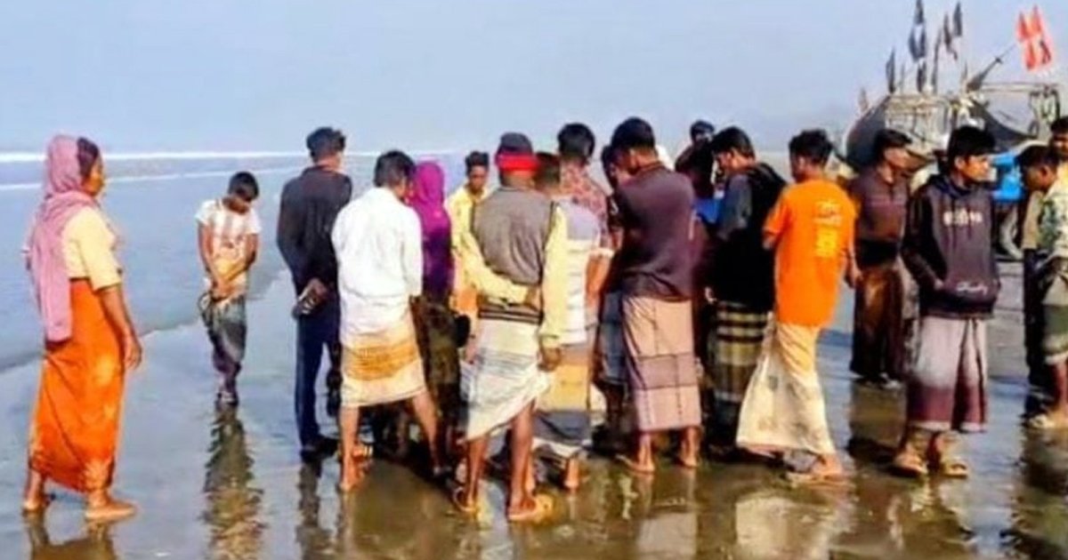 টেকনাফে সমুদ্র সৈকতে ভেসে এলো তরুণ-তরুণীর মরদেহ