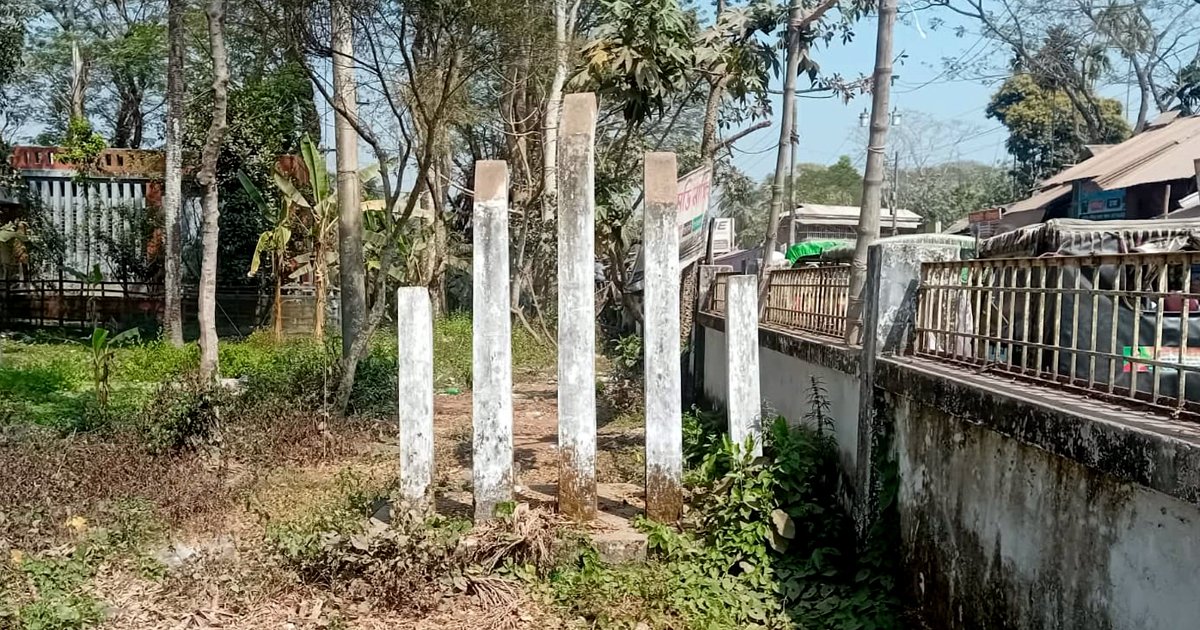 অযত্ন অবহেলায় গৌরীচন্না বাজারের শহীদ মিনার