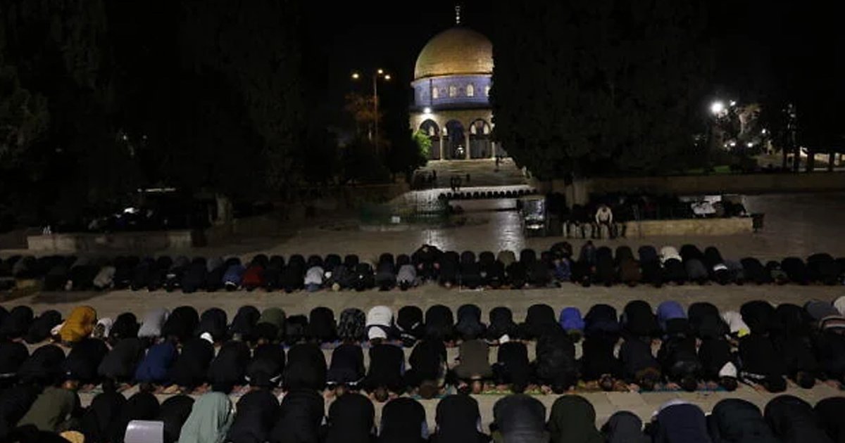 জুমার নামাজে মাত্র ১০ হাজার ফিলিস্তিনিকে আল-আকসায় প্রবেশের অনুমতি 