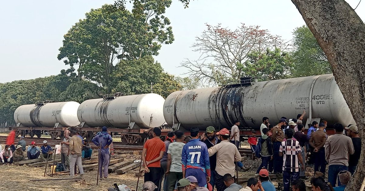 চাঁপাইনবাবগঞ্জে ফের তেলবাহী ট্রেনের চার ওয়াগন লাইনচ্যুত