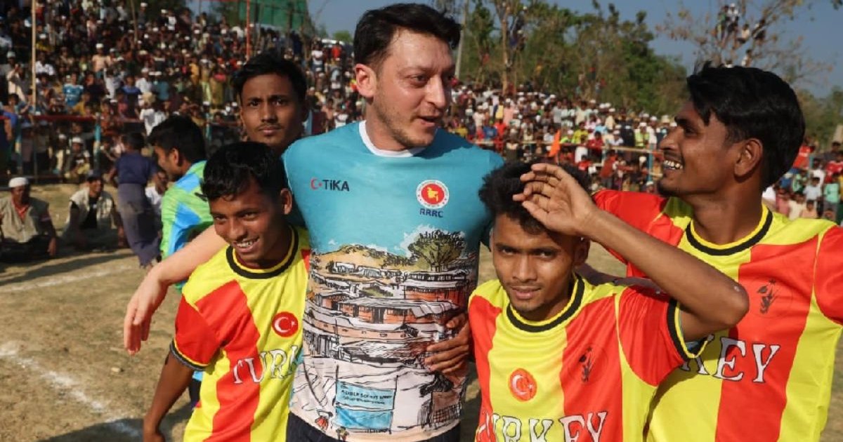 ওজিলকে ছুঁয়ে দেখার আনন্দ