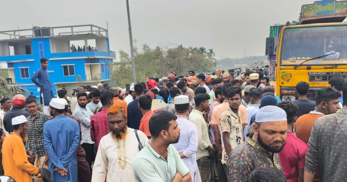 জামালপুরে ট্রাকচাপায় বাবা-ছেলে নিহত, মহাসড়ক অবরোধ