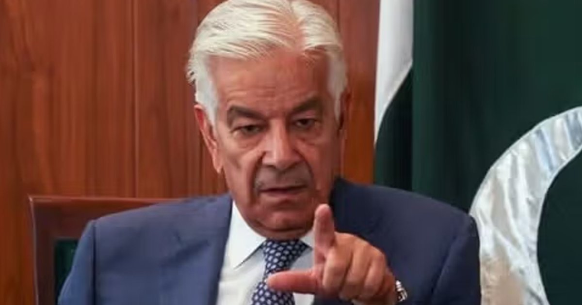 আফগানিস্তানের ভেতরে বিমান হামলার হুঁশিয়ার পাক মন্ত্রীর 