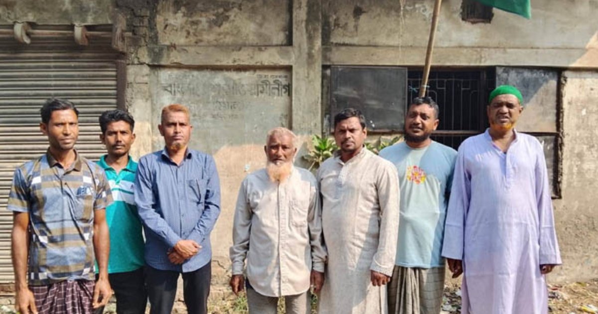 নড়াইলে ‘জয় বাংলা’ স্লোগানে আওয়ামী লীগ কার্যালয়ে তোলা হলো পতাকা