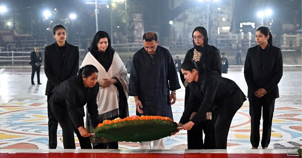 প্রধানমন্ত্রীর সঙ্গে শহীদ ‍মিনারে ভাষাশহীদদের প্রতি শ্রদ্ধা জানালেন ডা. জুবাইদা ও জাইমা রহমান