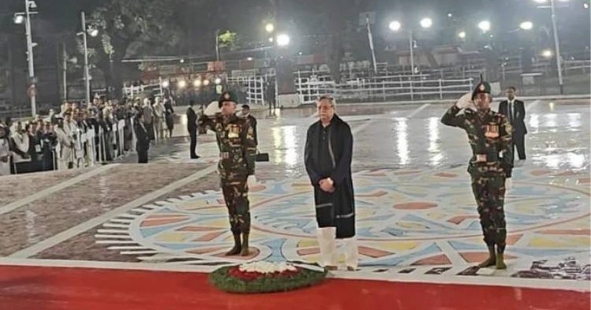 একুশের প্রথম প্রহরে কেন্দ্রীয় শহীদ মিনারে রাষ্ট্রপতির  শ্রদ্ধা