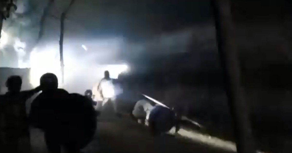 মাদারীপুরে টর্চলাইট নিয়ে সংঘর্ষ, হাতবোমা বিস্ফোরণে আহত ২