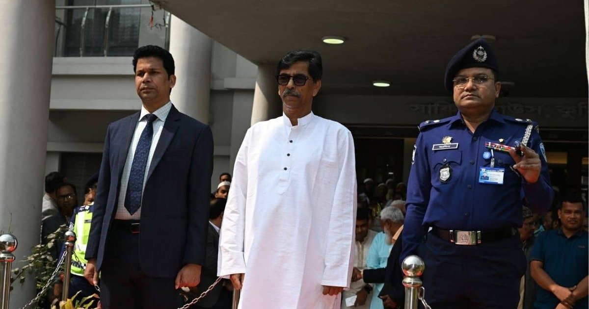 সরকারি গাড়ি ব্যবহার করি না, তেলের খরচও নিই না: কৃষিমন্ত্রী