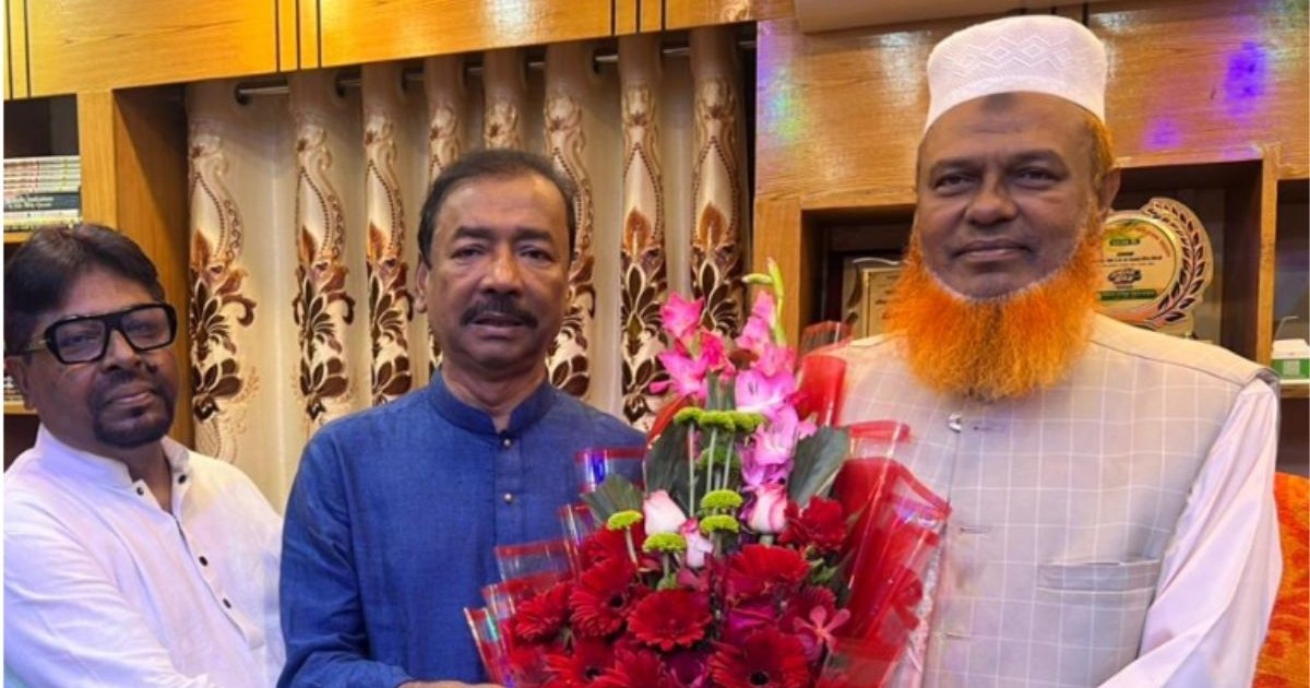 পরাজিত প্রার্থীর অফিসে ফুল-মিষ্টি নিয়ে গেলেন বিএনপির নির্বাচিত সংসদ সদস্য